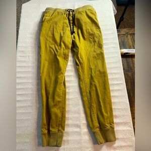 American Eagle Jogger style Khakis